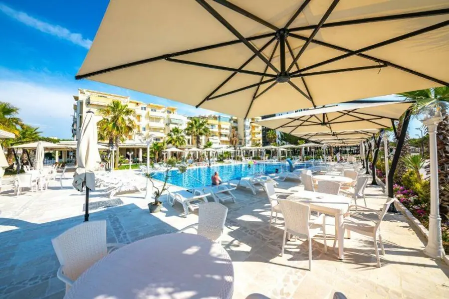 Hotel Royal Park, Qerret